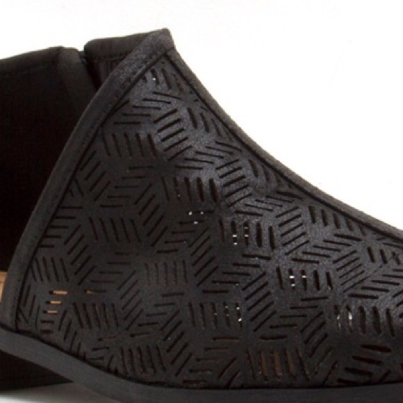 Last 1! Qupid cut out all blk tuxedo ankle BOOTIE - Picture 2 of 3